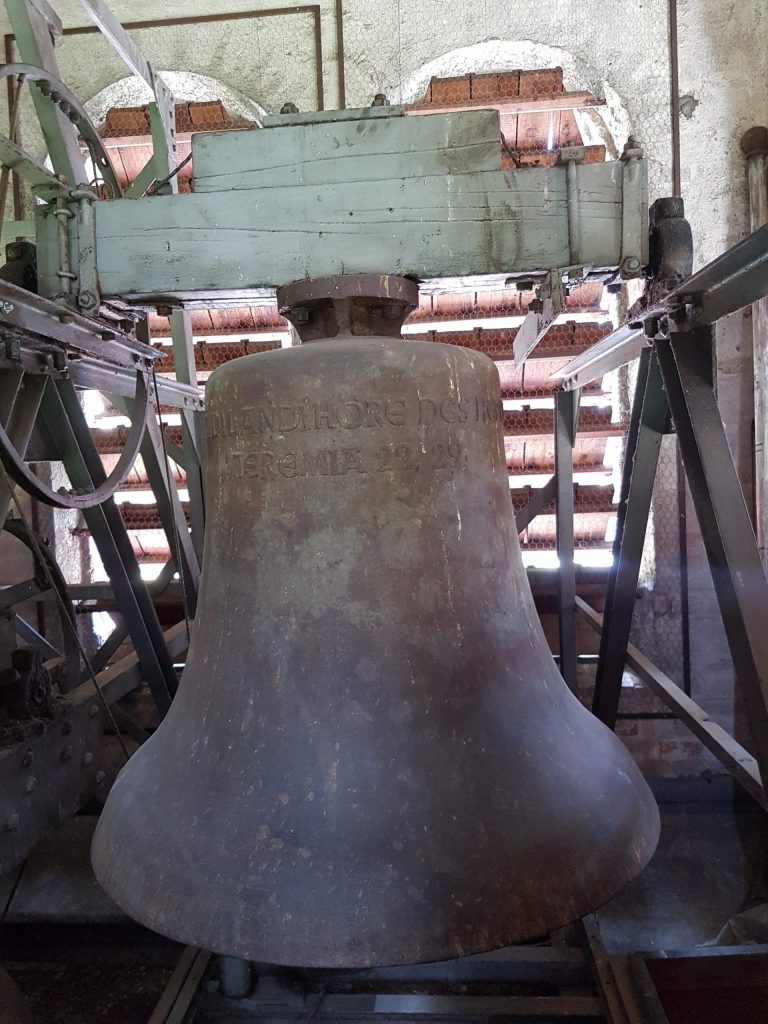 Die größte Glocke der Stephanuskirche Gebersdorf wird meistens als Betglocke Bezeichnet