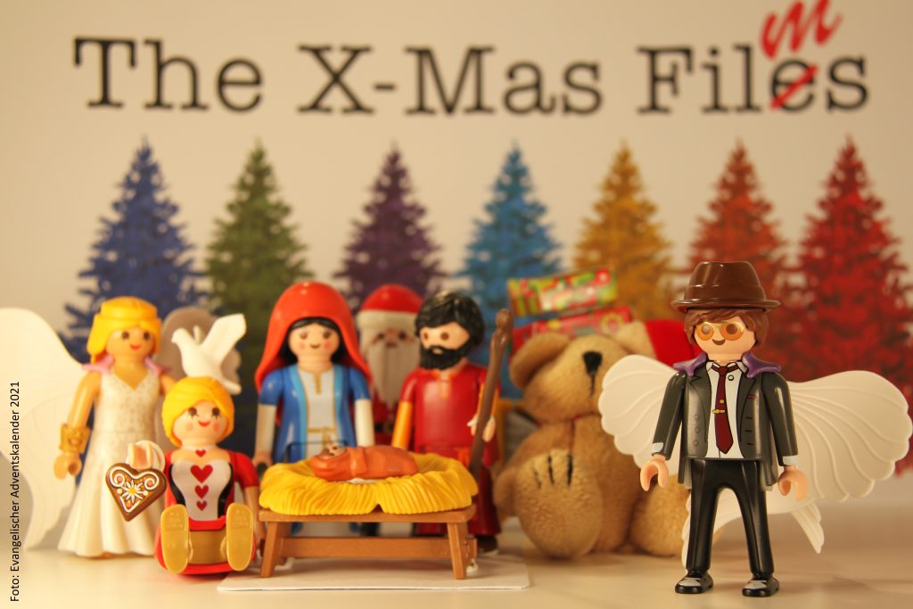 Themenmotiv von "The X-Mas Files" - Eine Aktion von evangelisch.de.
Spielzeugfiguren bilden eine Krippenszene
