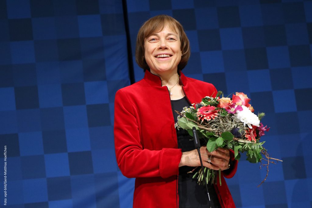Annette Kurschus ist neue EKD-Ratsvorsitzende, hier ein Bild von ihr nach der Wahl
