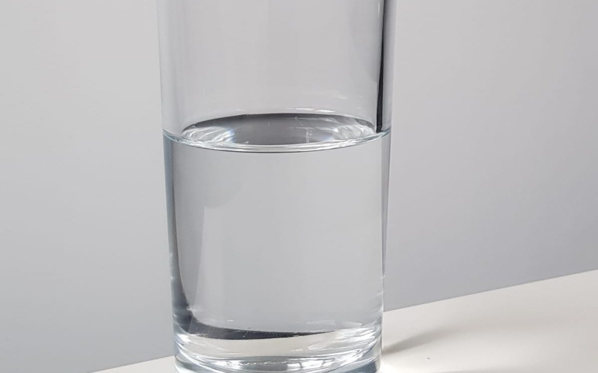 Ein Glas mit Wasser - Halb voll oder halb leer?